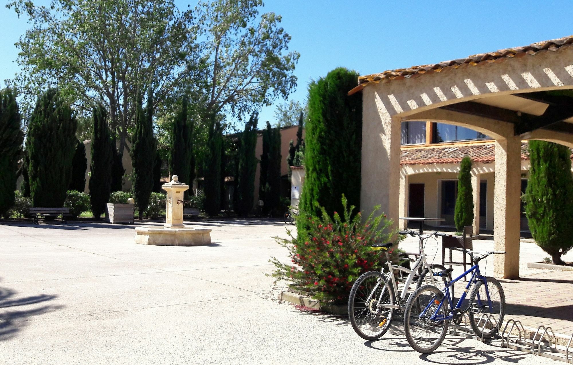 Residence Odalys Le Village Camarguais Les Gardians Arles Luaran gambar